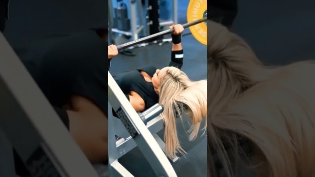 'girls gym fitness shorts video || viral video || female fitness motivation'