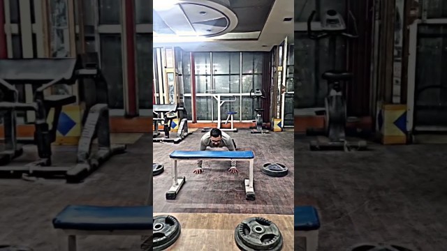 'Flying Push Ups #shorts #youtube #viral #gym #fitness #motivation'