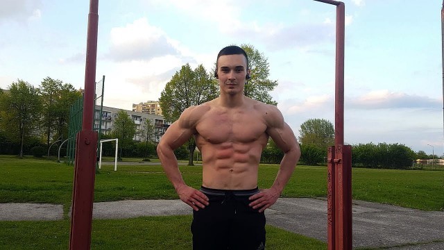 'TRENING STREET WORKOUT - POZIOM 1 (WYZWANIE)'