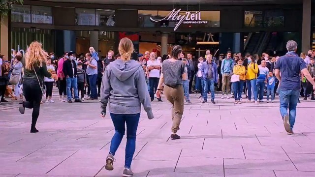 'LightHouse Center Dancing in Zeil Frankfurt Germany'