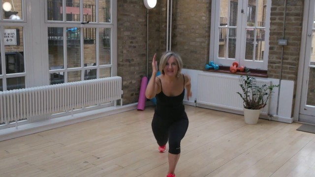 '10-Minute Workout to Boost Your Mood: Skipping Lunge'