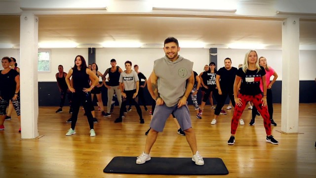 '\"It\'s raining men\" Geri Halliwell choreography Zumba® fitness by BRICE CONTI'