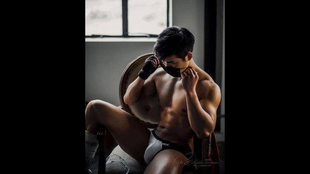 'Xie Ziqiu Photography - Chinese Fitness Model Demonstrates at Home Workouts'