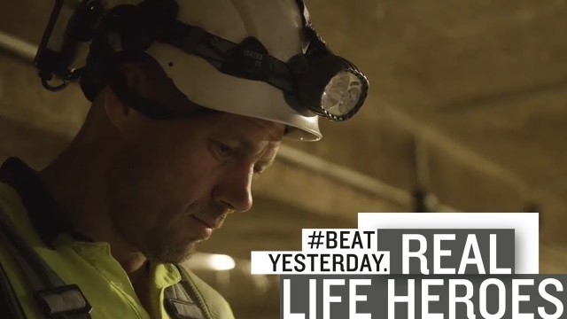 '\"Real Life Hero\" Johann lebt #BeatYesterday. Als Kanalarbeiter - Fitnesstrainer - Eishockeyspieler.'