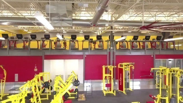 'Video Tour of a Retro Fitness Gym'