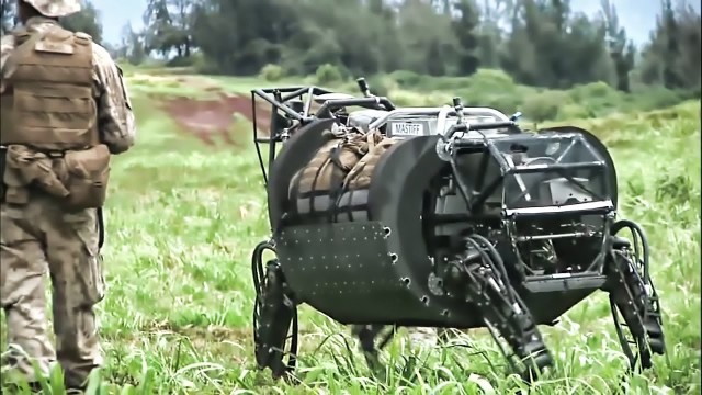 'Marines Test LS3 Robotic Pack Mule'