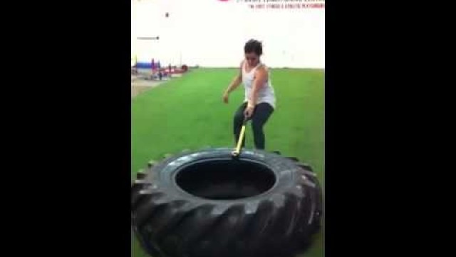 'Macho femme fitness (pulling tire )'