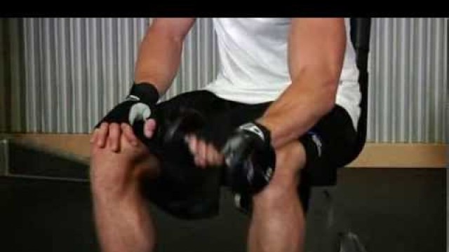 'Seated One-Arm Dumbbell Palms-Down Wrist Curl Bilek Hareketi Nasıl Yapılır - FitnessProgrami.com'