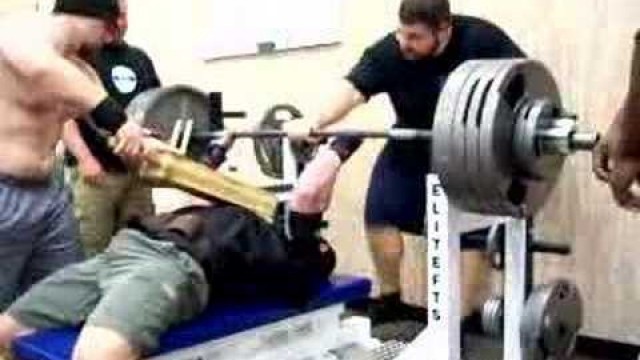 'Brett Rapp 560# 2board @ Gym 365 12/14/07'