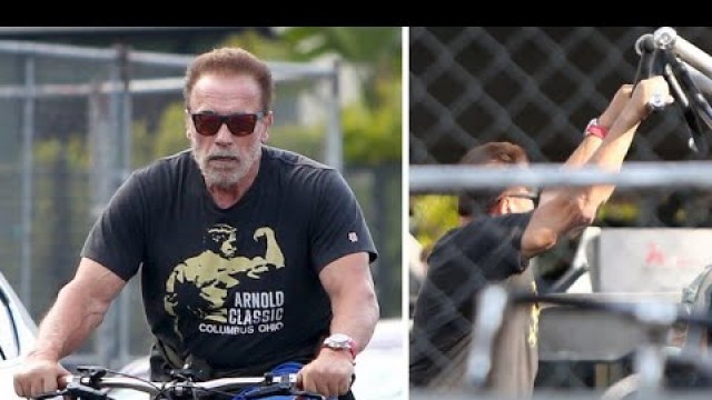 'Arnold Schwarzenegger Bikes To Gold\'s Gym For An Iron Pumping Session'