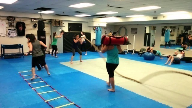 'Entrainement Kickboxing pour femme------quebec-martial-arts-kickboxing-mma-ecoles-santé-fitness'