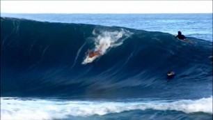 'Jamie O\'brien switchfoot double barrel at Pipe'