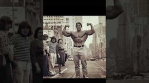 'Arnold Schwarzenegger posing at his prime'