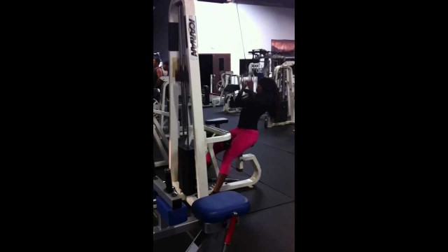 'Fitness Angel Back  V hold pulldown'