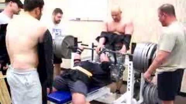 'Joey Smith 765# 2board Benchpress @ GYM 365 11/30/07'