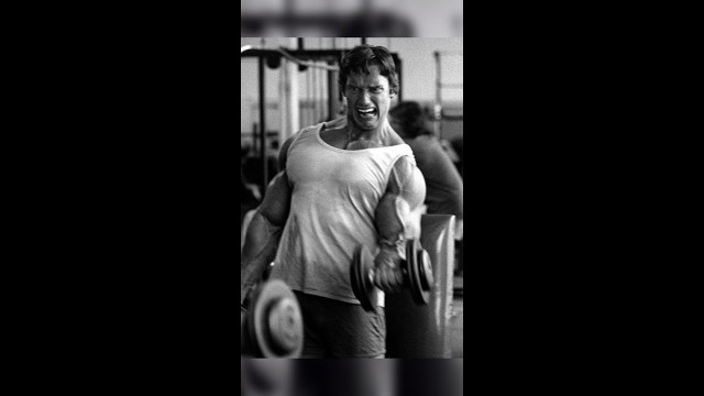 'ARNOLD SCHWARZENEGGER EXERCISE FOR MASSIVE TRICEPS #shorts #fitness #bodybuilding #arnold'