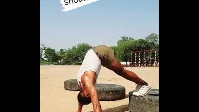 'commando shoulder push up'