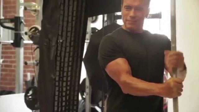 'Arnold Schwarzenegger NEW Training Video | OCTOBER 2013 | Muscle & Fitness [HD]'